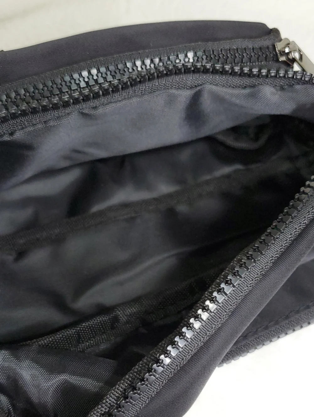 ALO Yoga Black Waist Bag - Compact Zippered Belt Pack